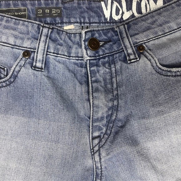 Volcom Stone Short Med Wash Jeans Shorts Women's Size 8 - Picture 2 of 6